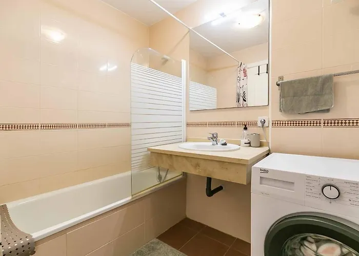 132 - Charming With Sea Views, Fuengirola!